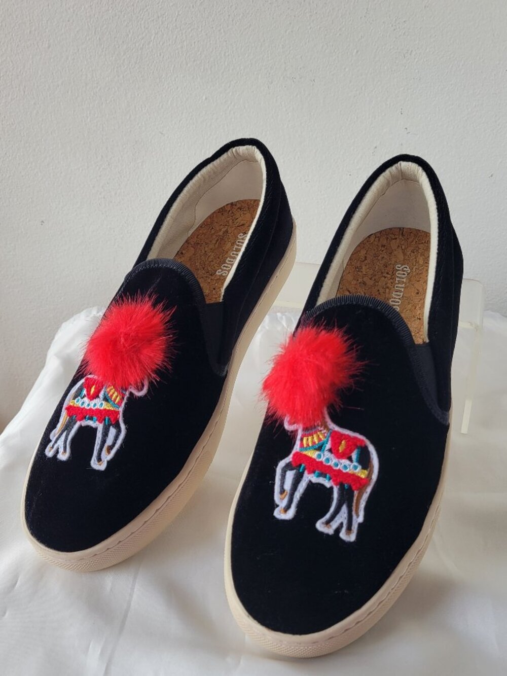 Soludos Velvet Show Pony Sneakers Women’s 9 Black Slip On Embroidered Horse